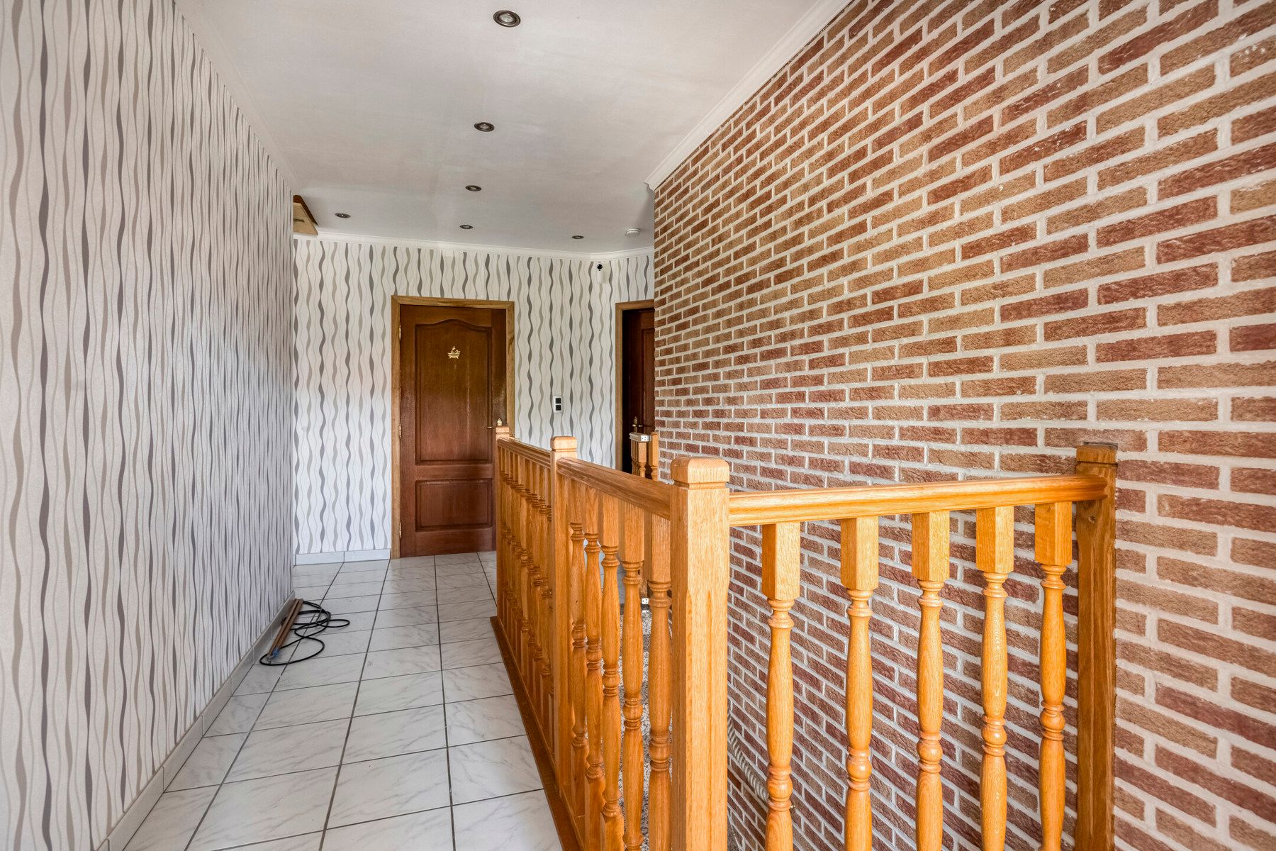 Ruime gezinswoning met 5 slaapkamers, tuin en garage foto 25