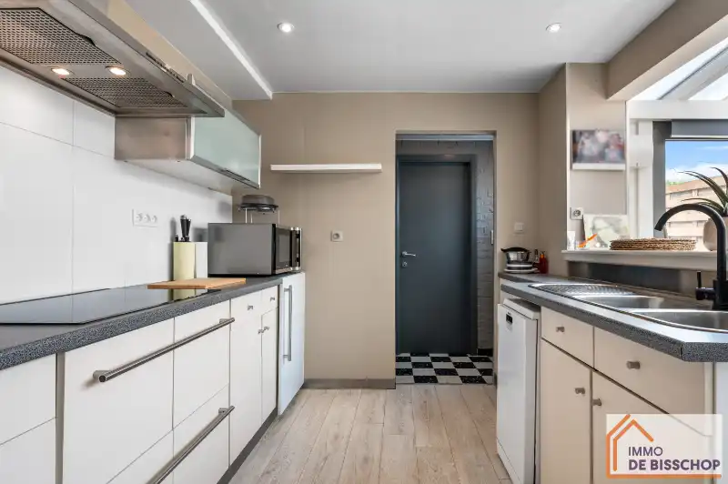 Instapklare woning met 3 slaapkamers, tuin en garage foto 7