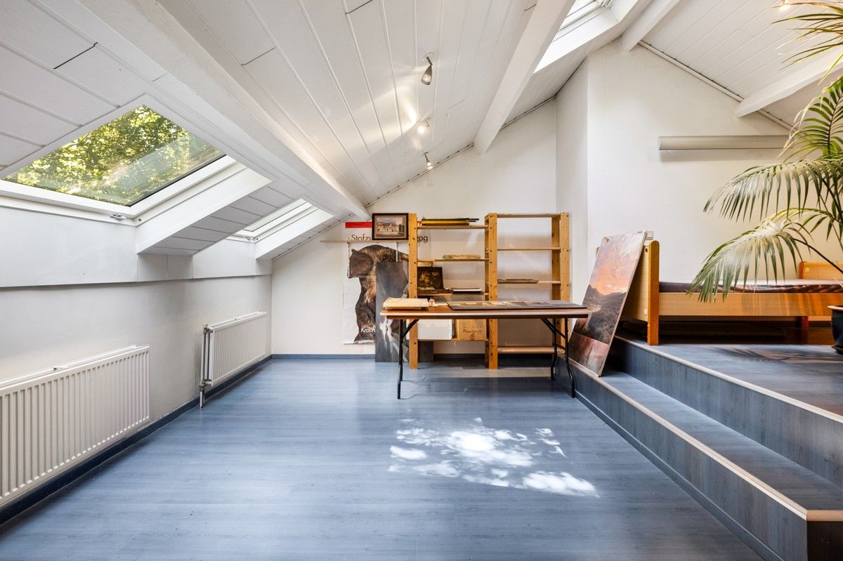 Verrassend ruime woning op 1289 m² gelegen aan een bosrand met mogelijkheid tot 4 slaapkamers foto 18