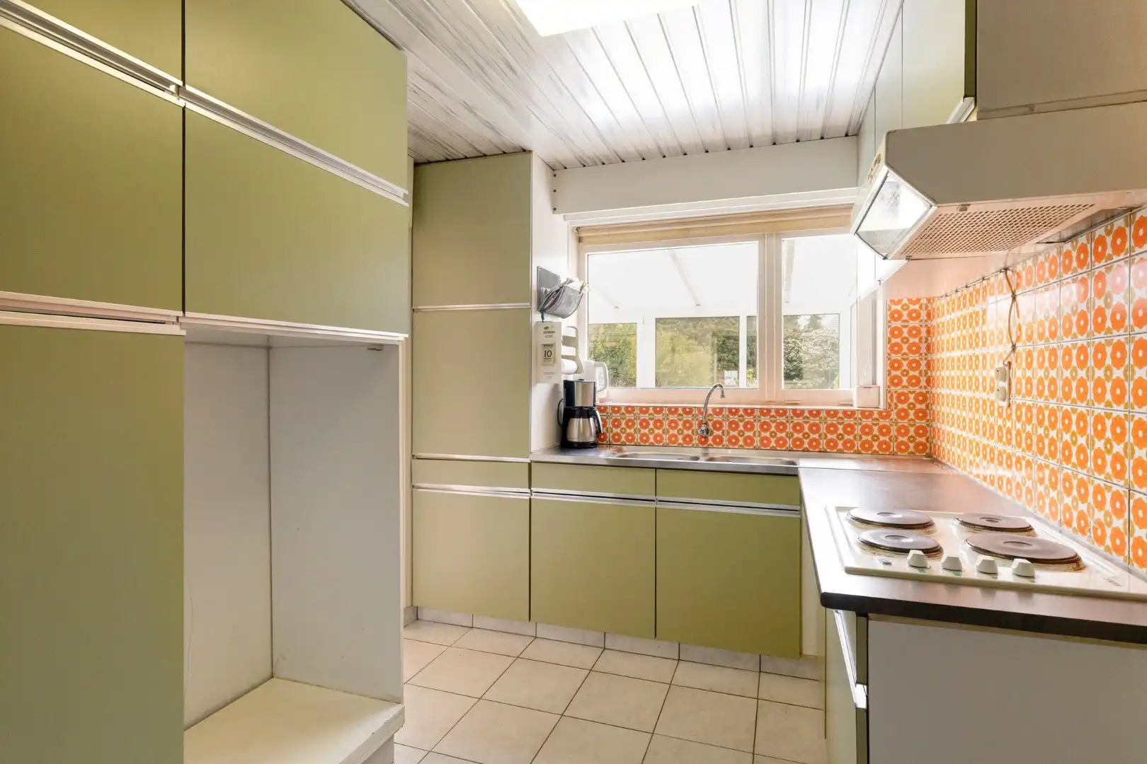 Te renoveren woning met 4 slaapkamers, garage en tuin op rustige ligging! foto 5