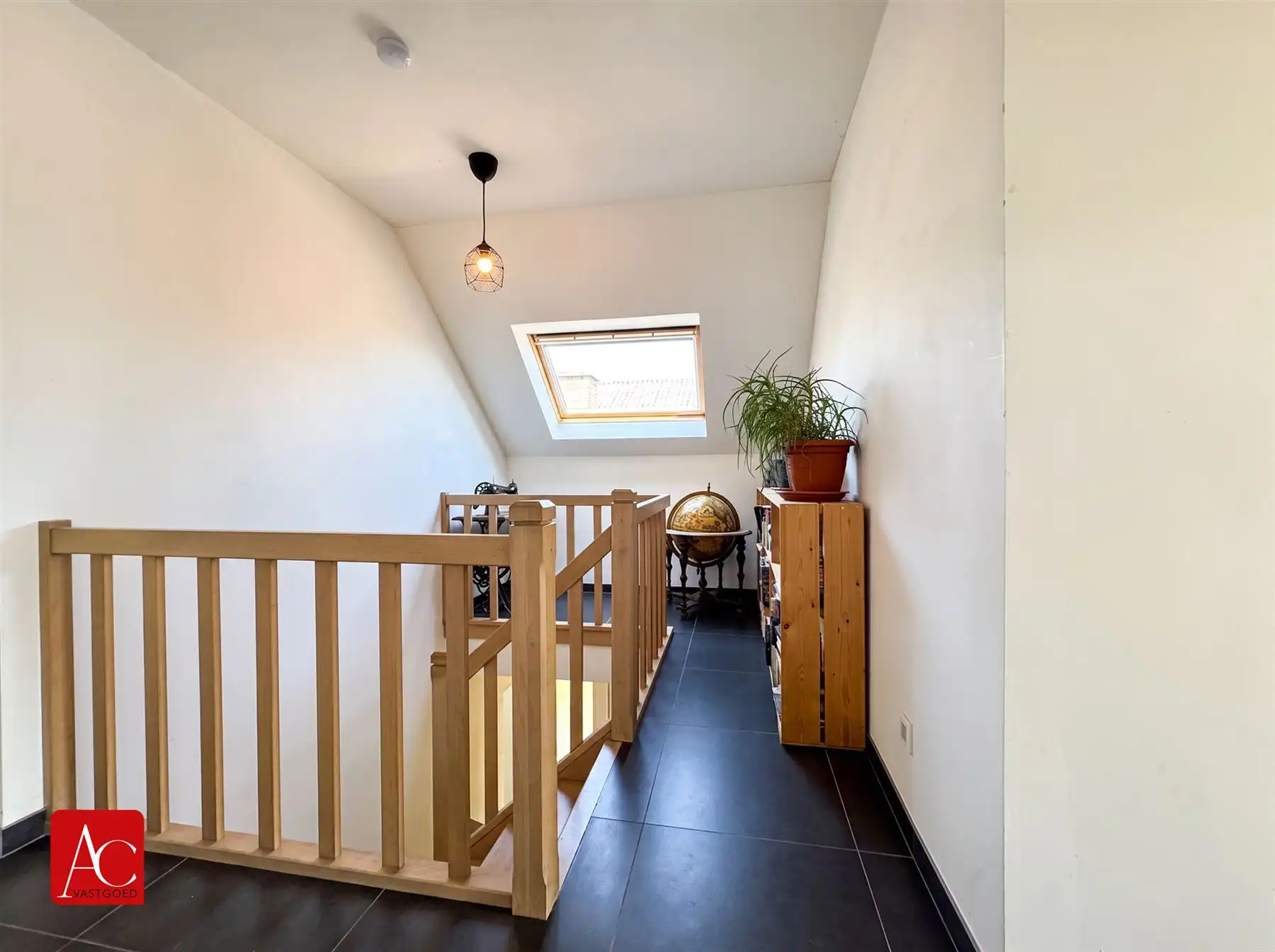 Vrijstaande woning met zwembad in rustige wijk foto 23