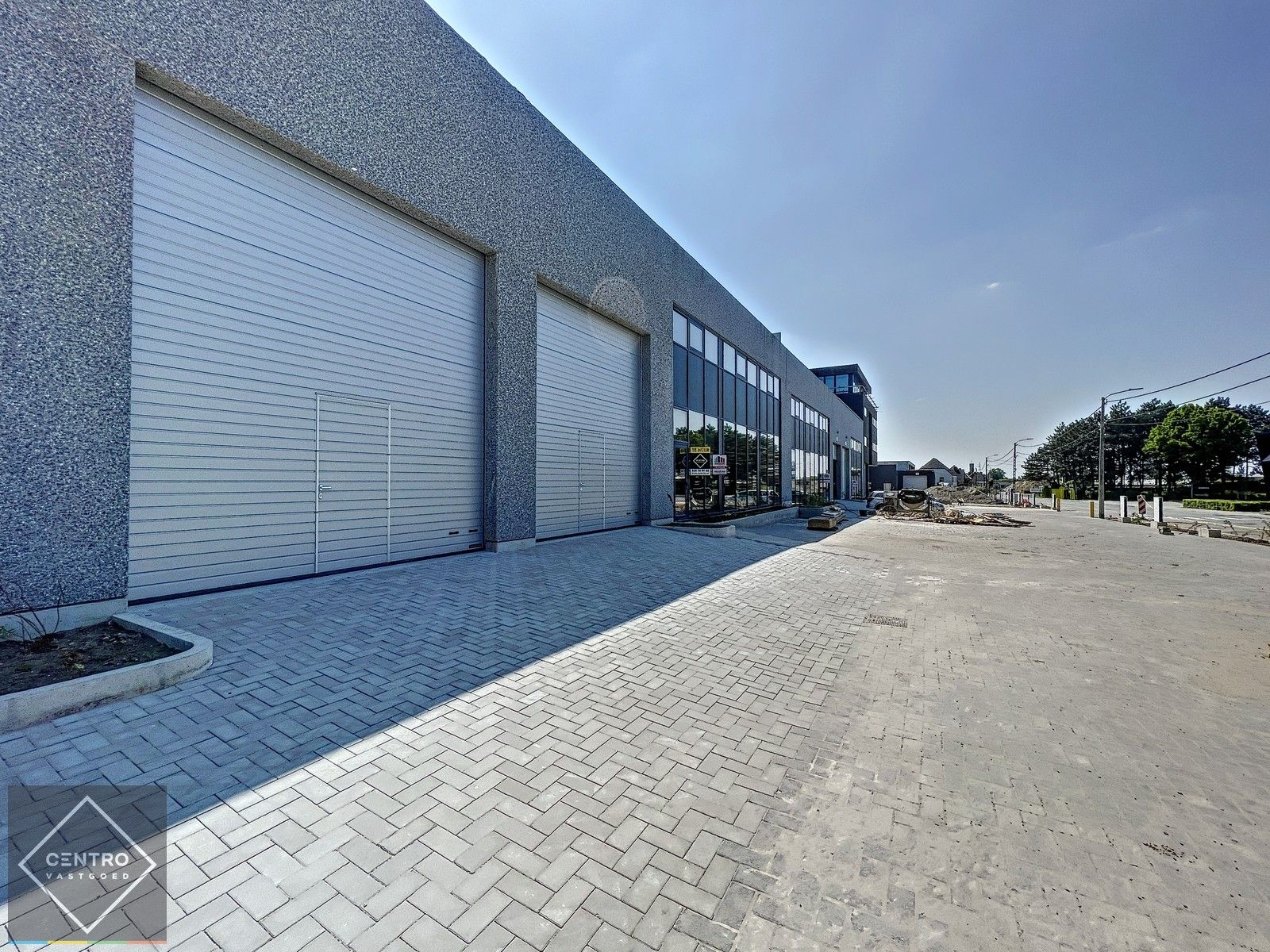 Nieuwbouw magazijn met showroom én kantoor op ZICHTLOCATIE te Anzegem (Vichte). foto 2