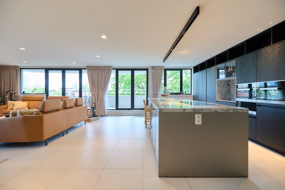 Exclusief en luxueus appartement met 2 zonnige terrassen. foto 8