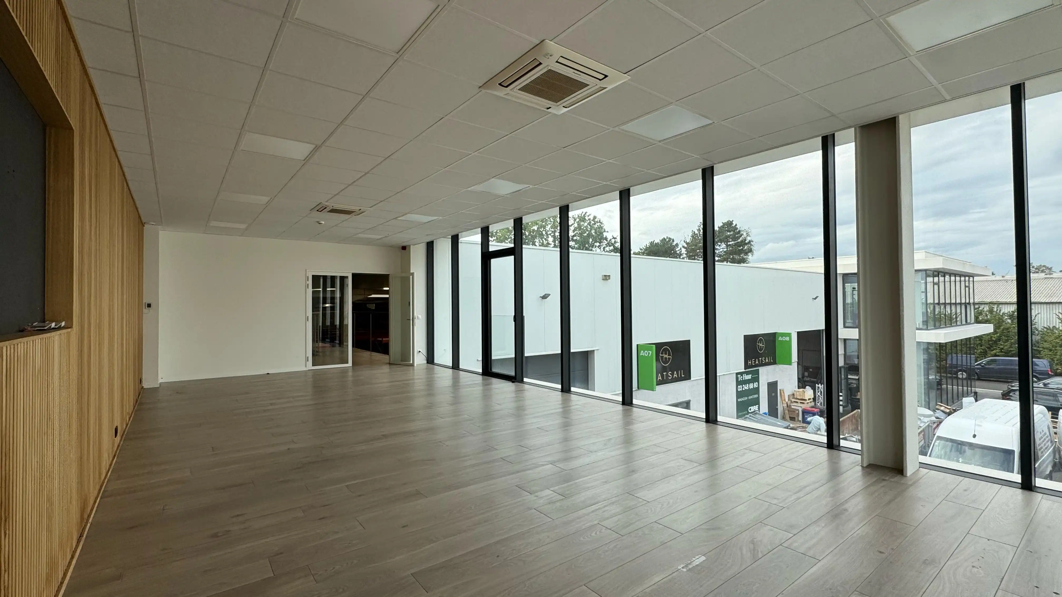 Standingvol bedrijfsgebouw foto 4