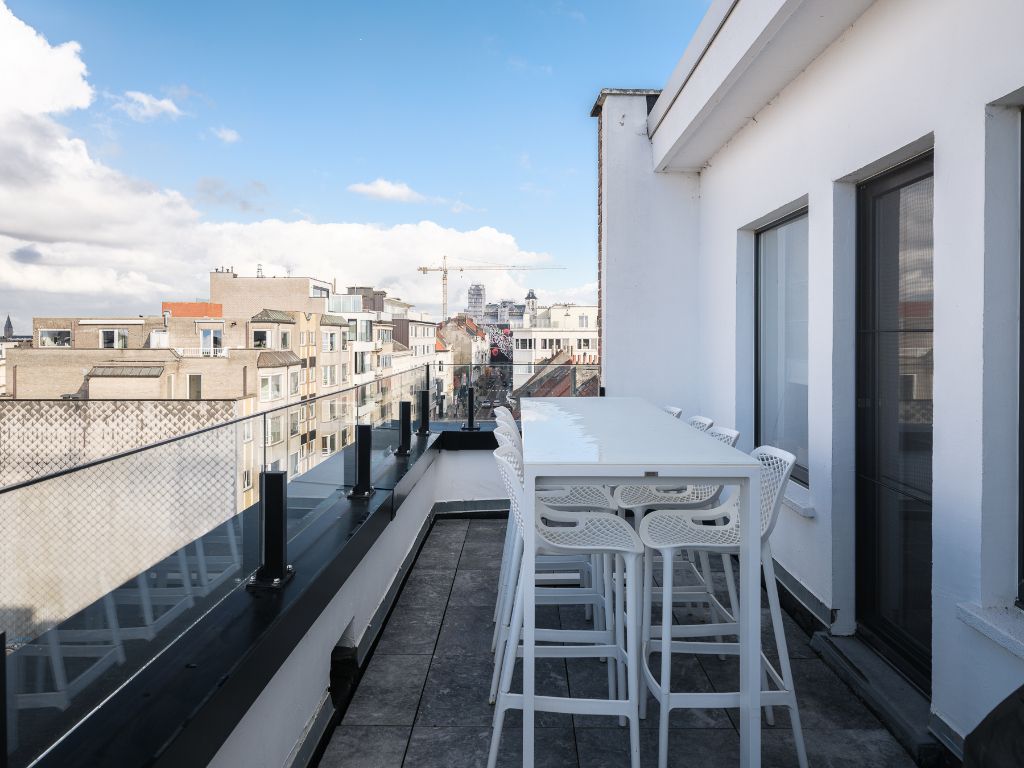 Gent centrum. Hoogwaardig gerenoveerde en stijlvolle penthouse met een bewoonbare oppervlakte van 175m2, twee ruime terrassen (29m2 + 15m2) en een garagebox. foto 8