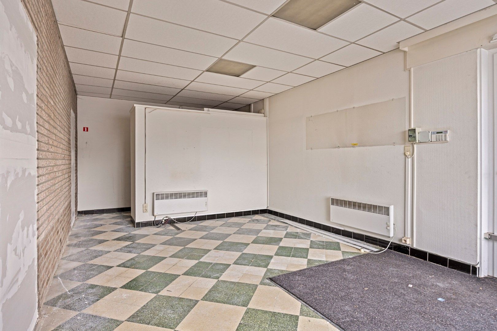HANDELSRUIMTE OP EEN ZICHTLOCATIE TE REKEM-LANAKEN !  foto 3
