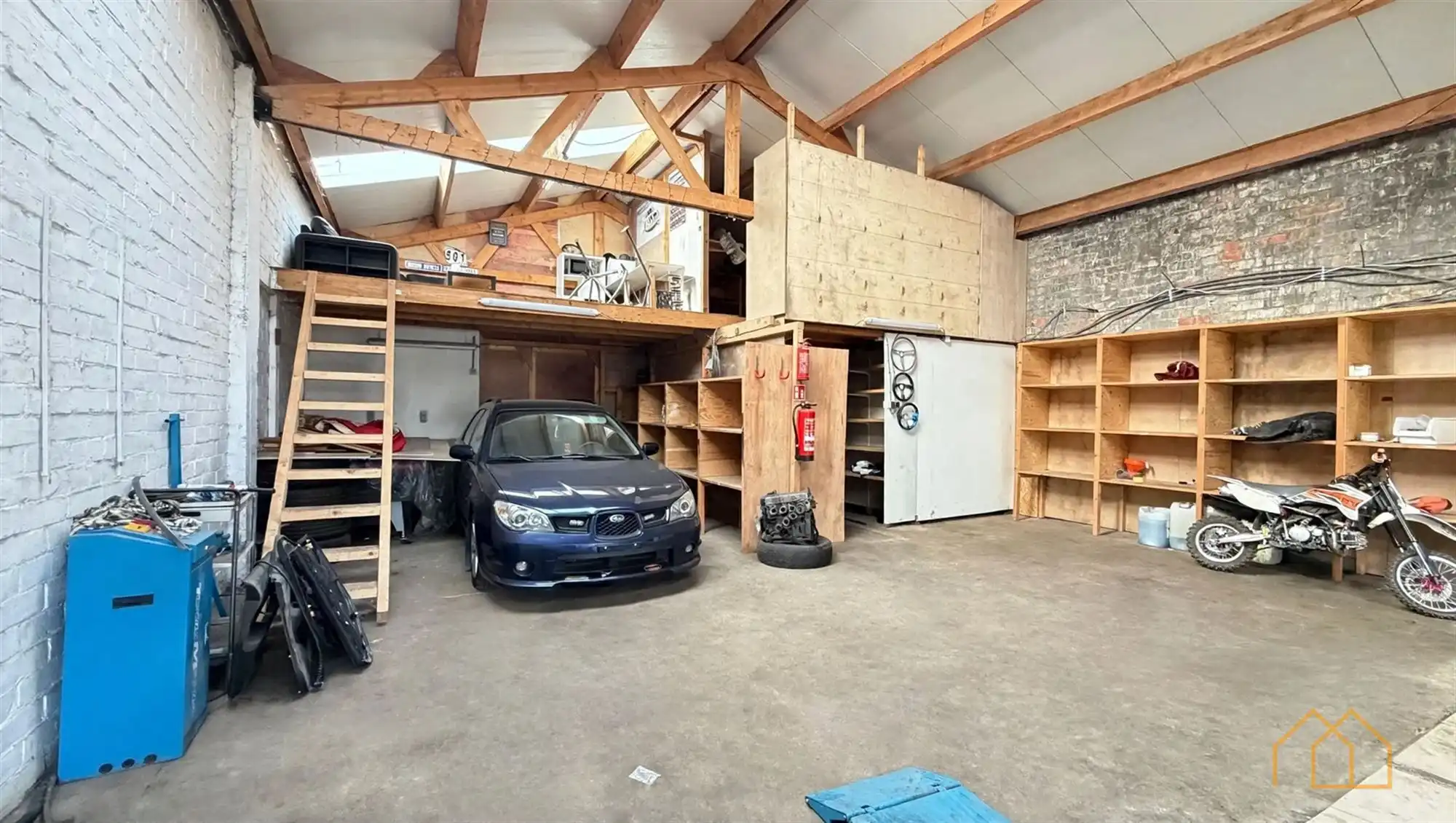 Hal van 200m² met tuin  foto 3