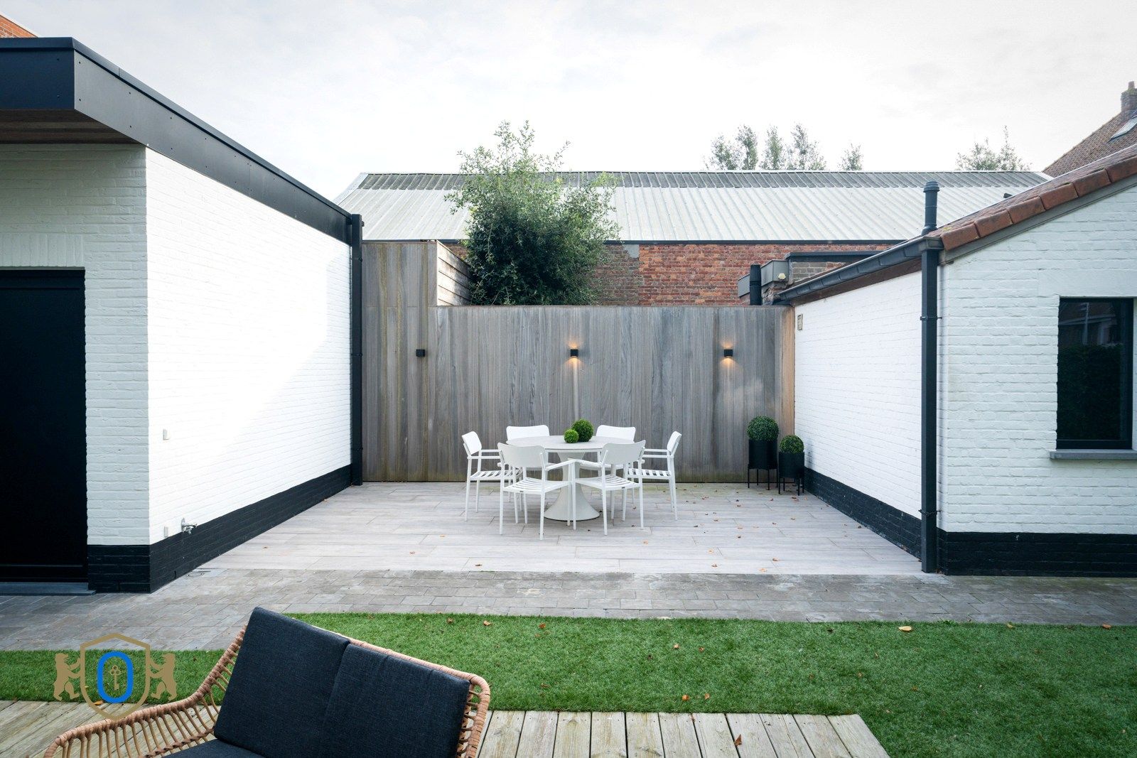 Halfopen 3-slpkr woning met tuin & carport foto 5