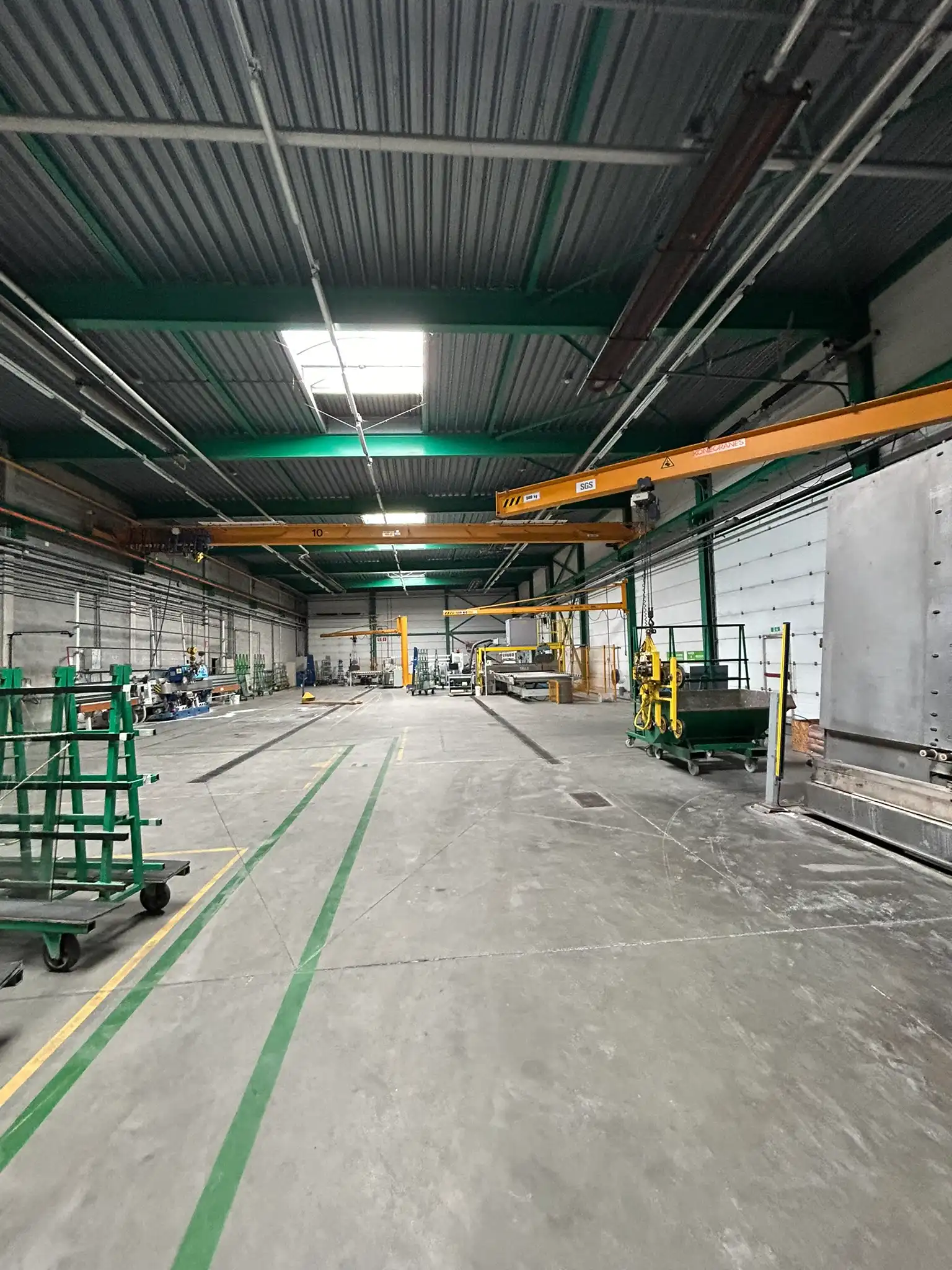 Uitstekend gelegen industrieel gebouw met kantoren op 272are foto 9