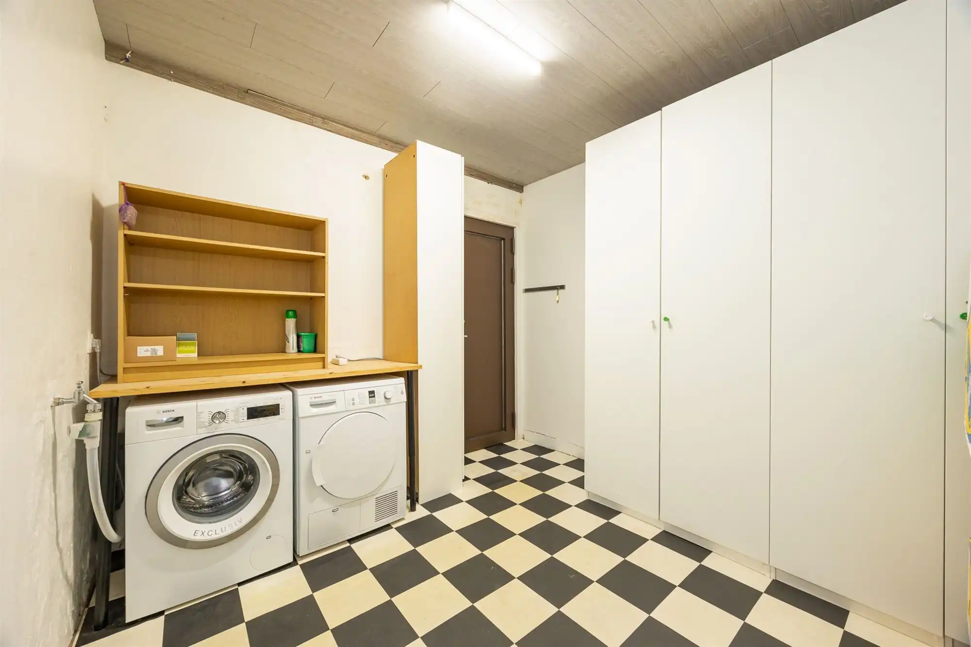 Gedeeltelijk gerenoveerde tweewoonst met tuin en garage foto 27