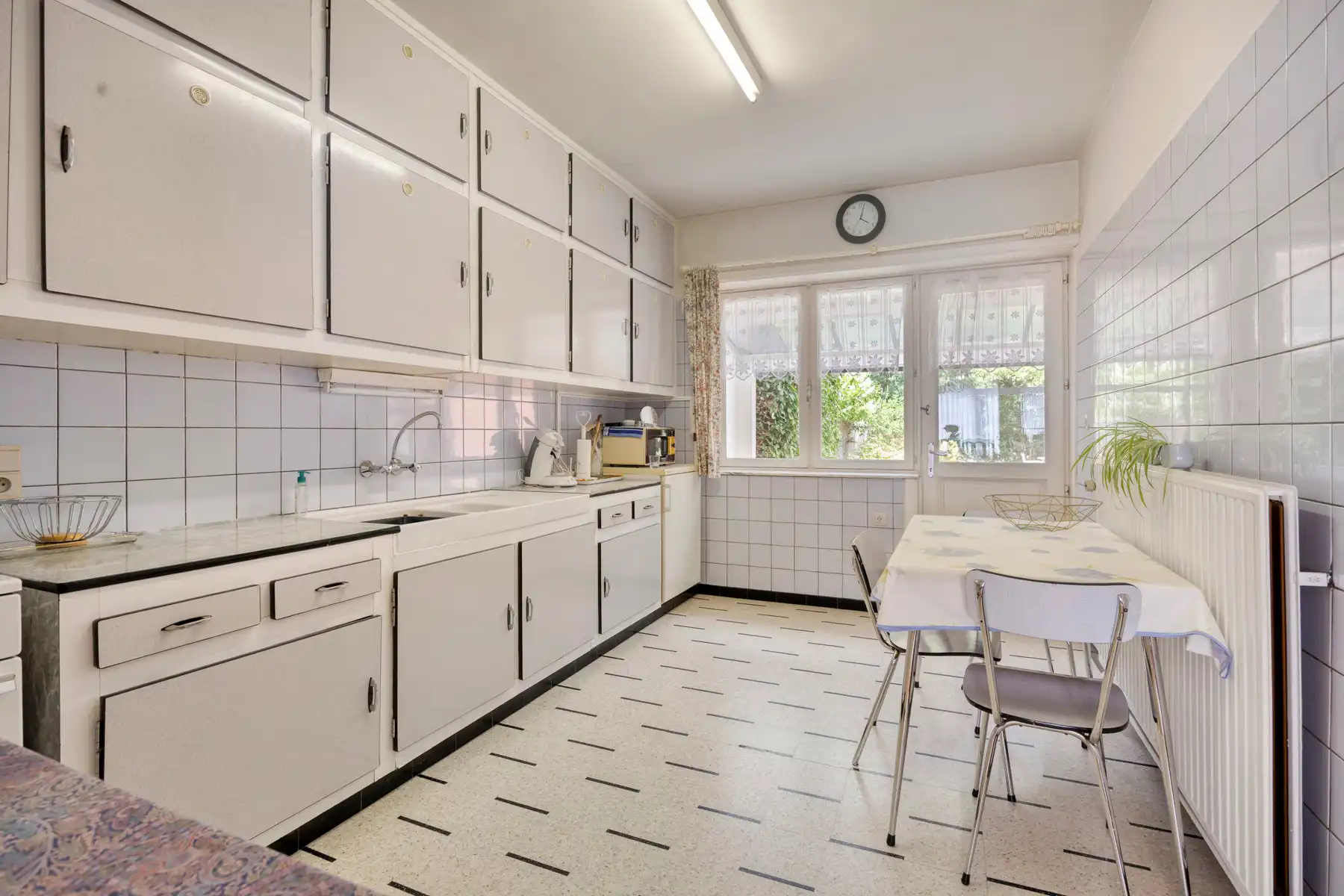 Ruime, rustig gelegen halfopen bebouwing met potentieel foto 9