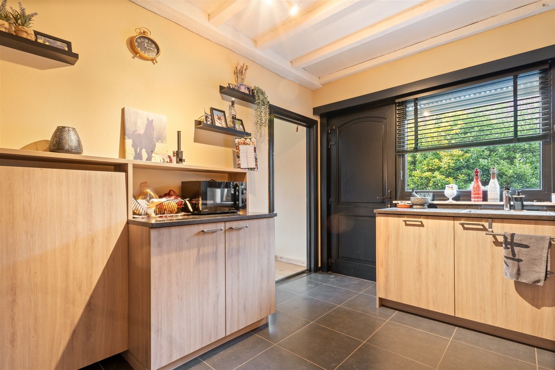 Ruime open bebouwing in landelijke straat op 595 m². foto 9