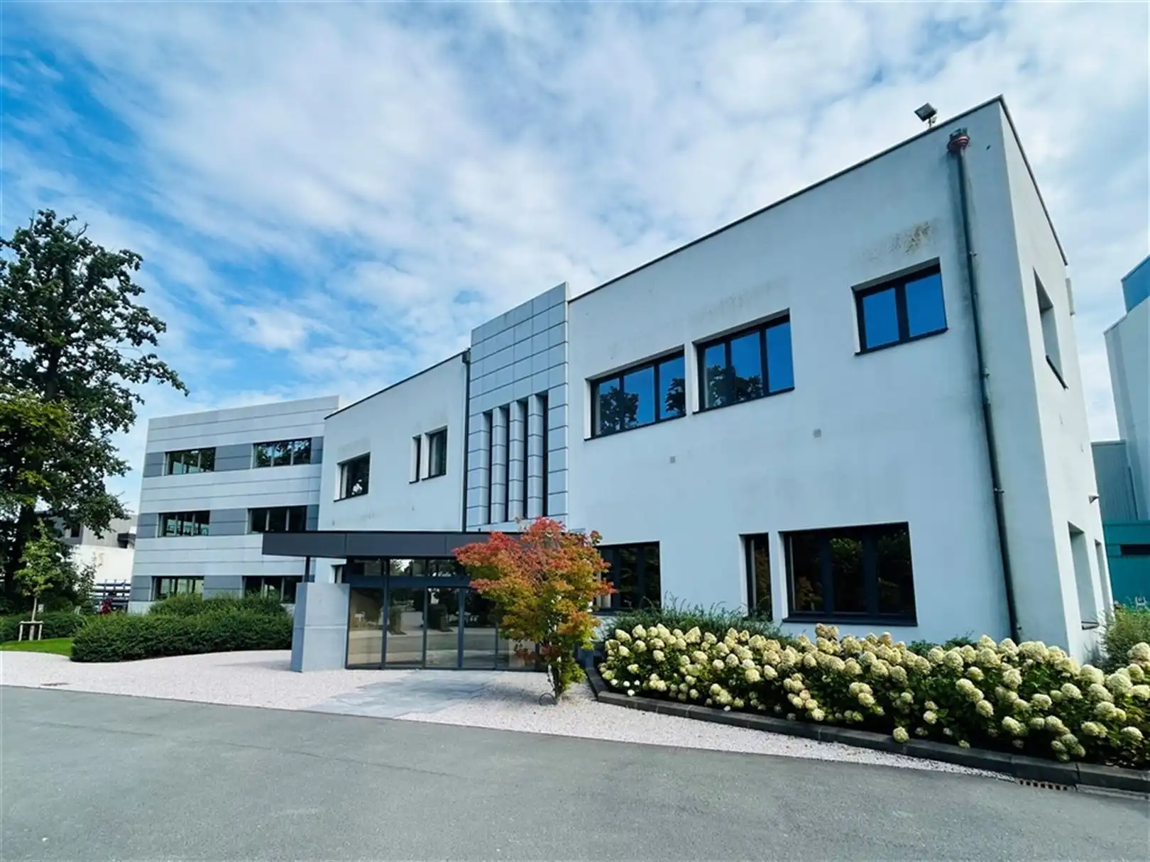 Kantoorgebouw van 1056  m² te huur in Zwijnaarde foto 3