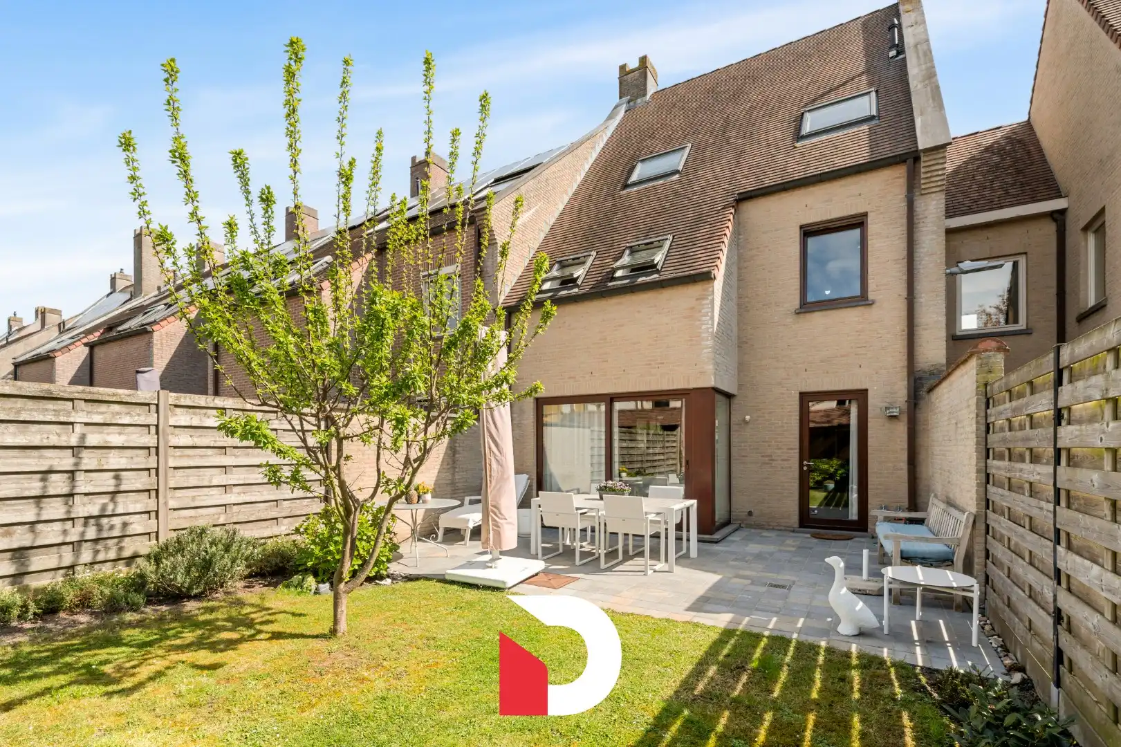 Schitterende instapklare stadswoning met 4 slk en stadstuin in rustige omgeving foto {{pictureIndex}}