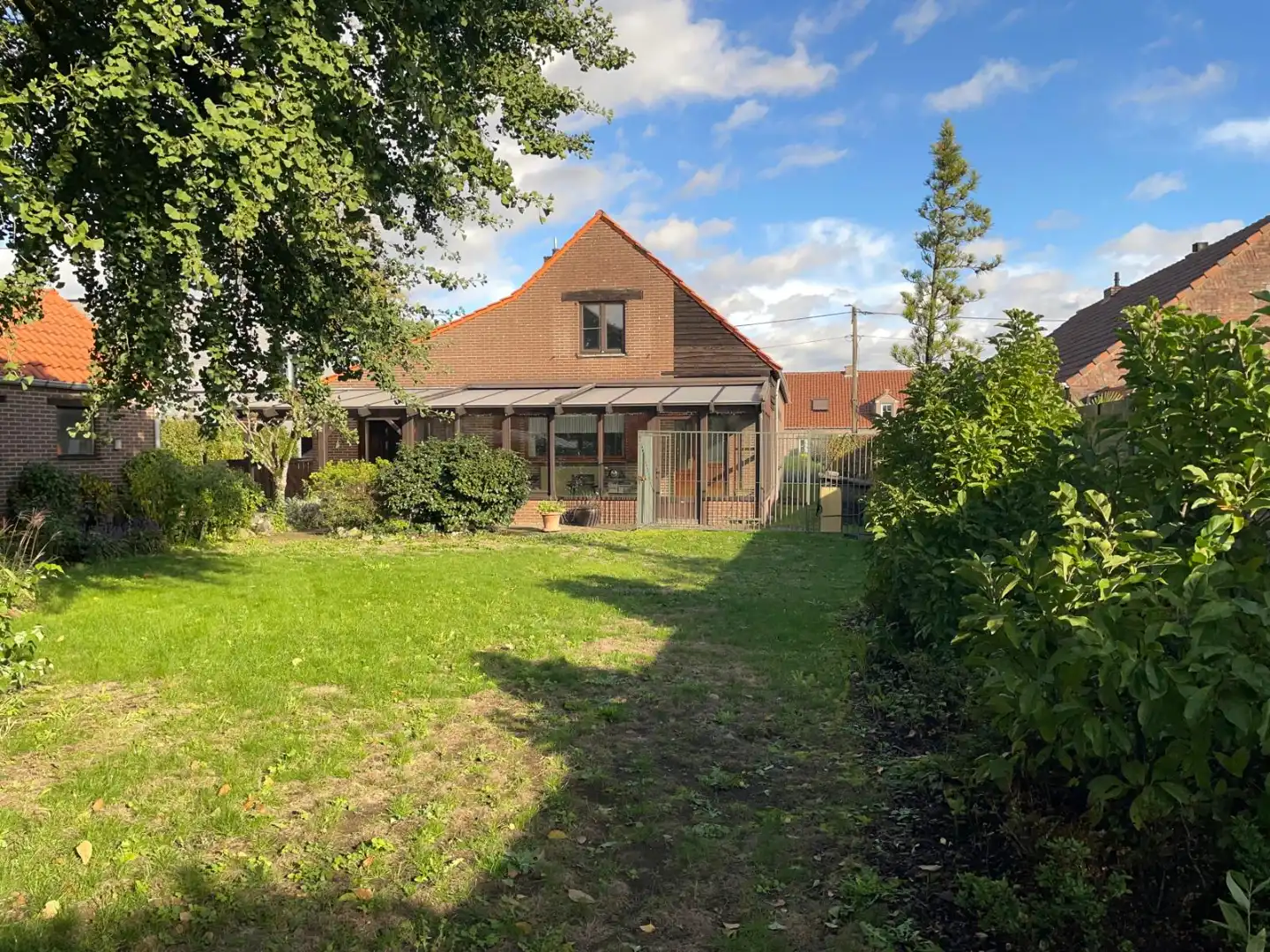 Vrijstaande woning met 4 slaapkamers en ruime tuin met garage in Pelt foto 4