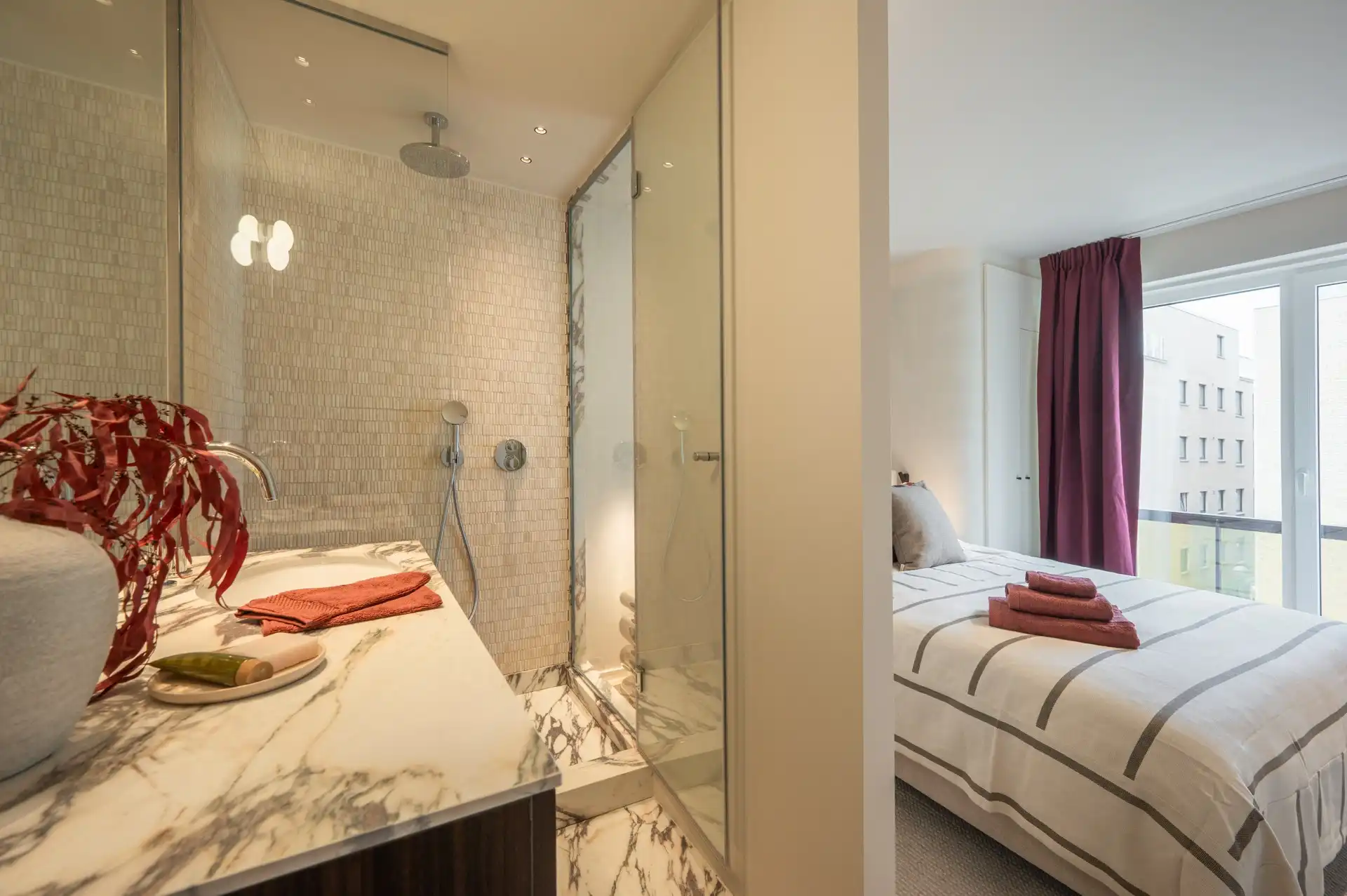 Centraal gelegen gerenoveerd appartement met twee terrassen nabij de Lippenslaan foto 12