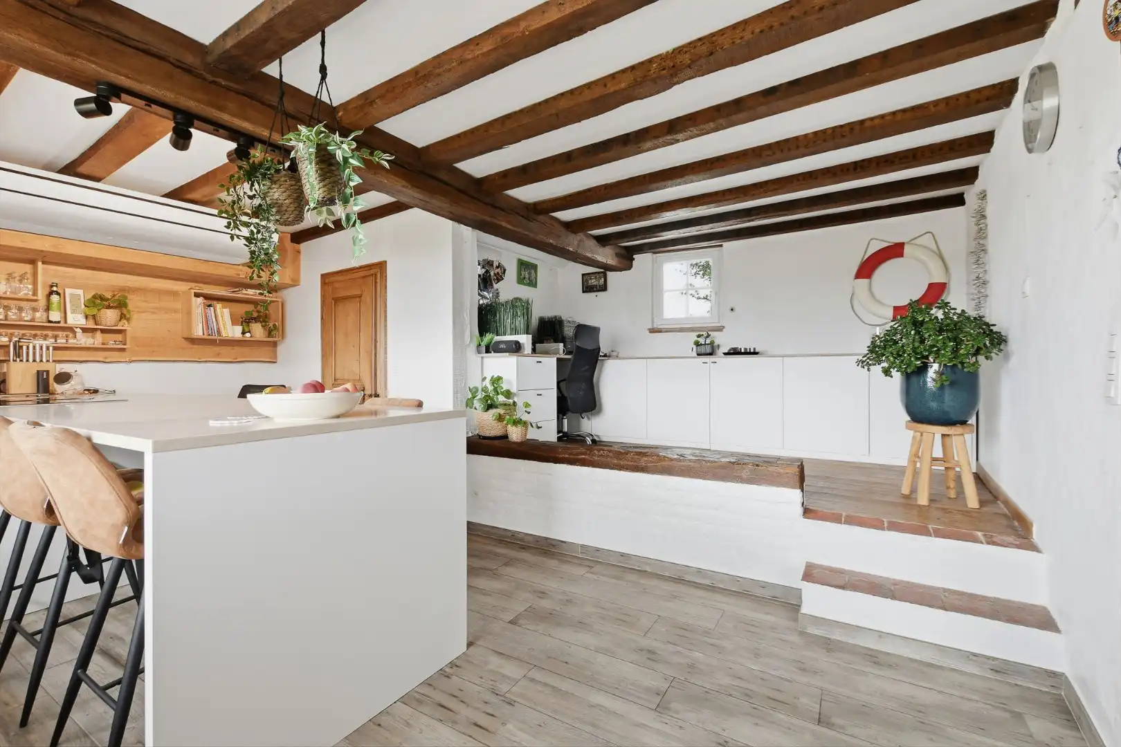Karaktervolle hoeve met veel ruimte in een landelijke omgeving foto 6