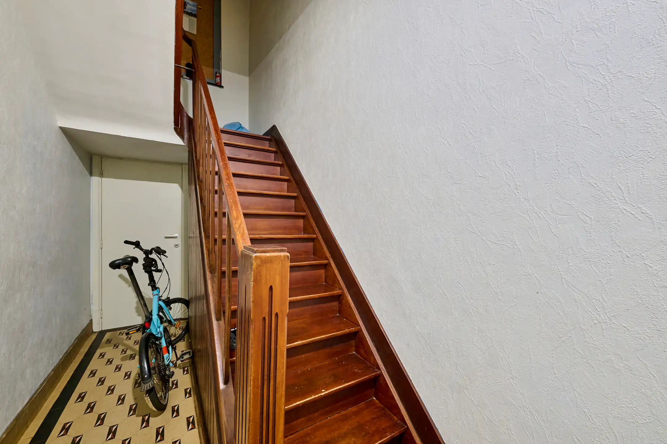 Ruim handelspand met bovenliggend appartement foto 19