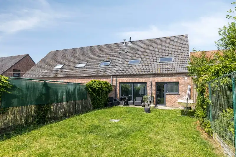 Instapklare gezinswoning met zuidgerichte tuin gelegen te Adegem foto 10
