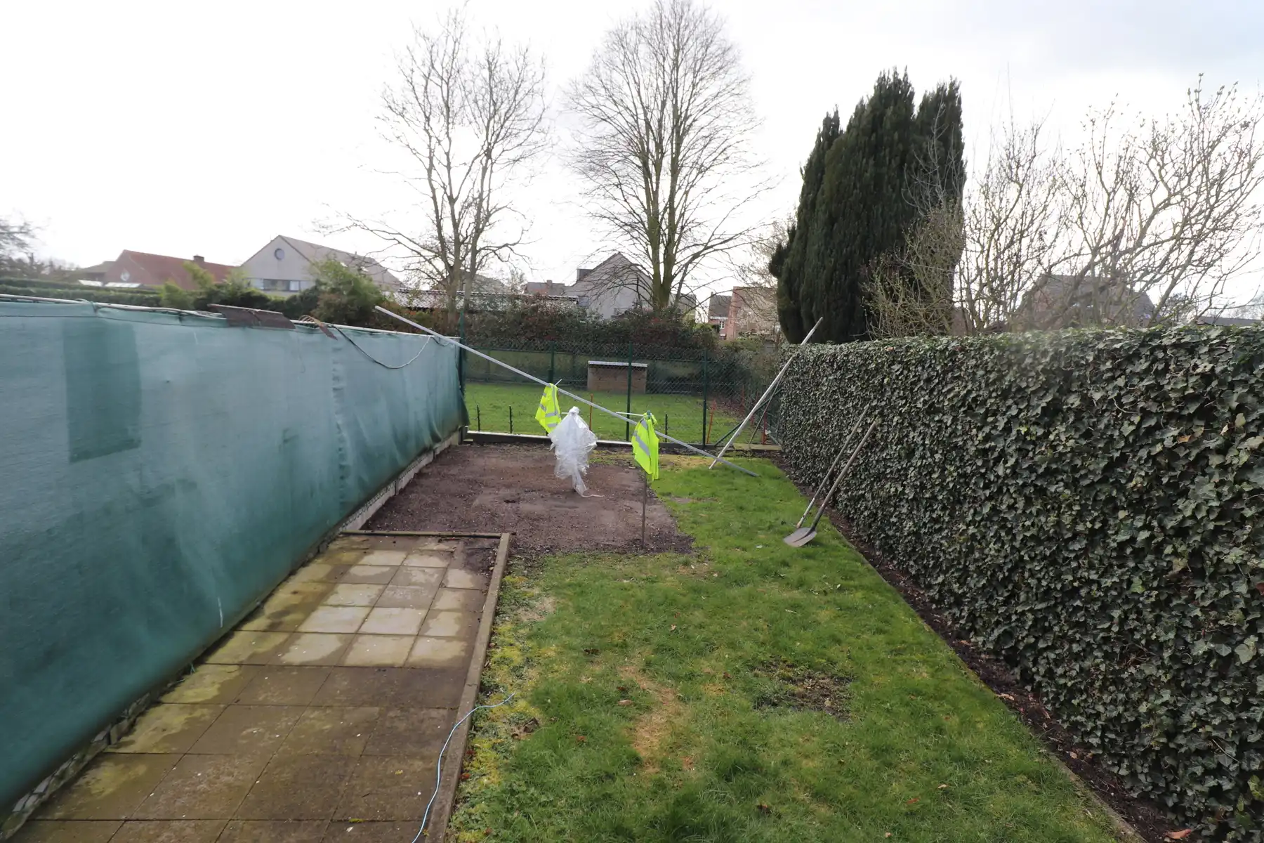 Appartement op de 1ste verdieping met carport/tuinberging en terras met tuin. foto 16