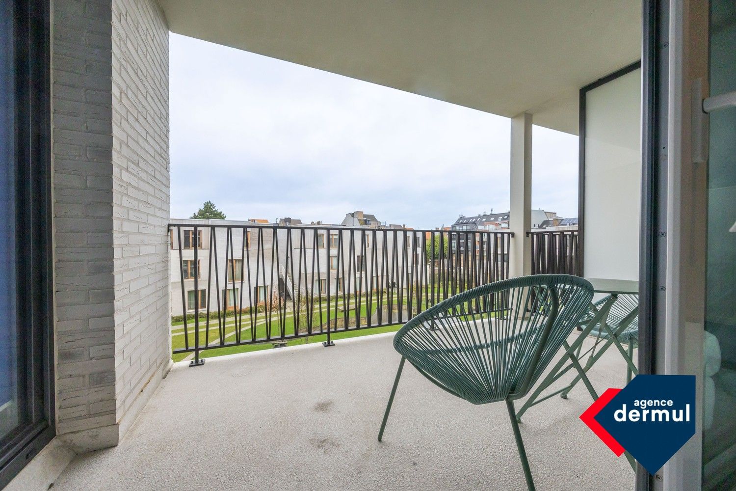 RECENT APPARTEMENT MET PARKING foto 3