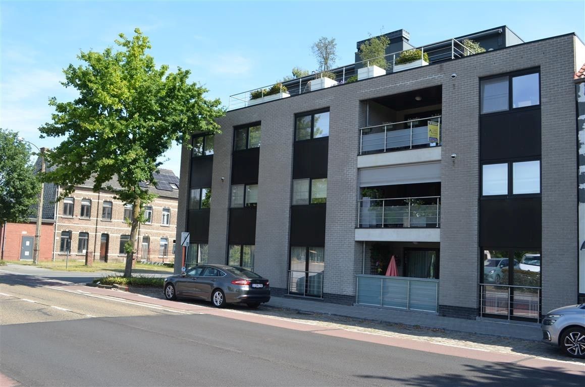 Appartement met twee slaapkamers, autostaanplaats en kelderberging in het centrum. foto 2