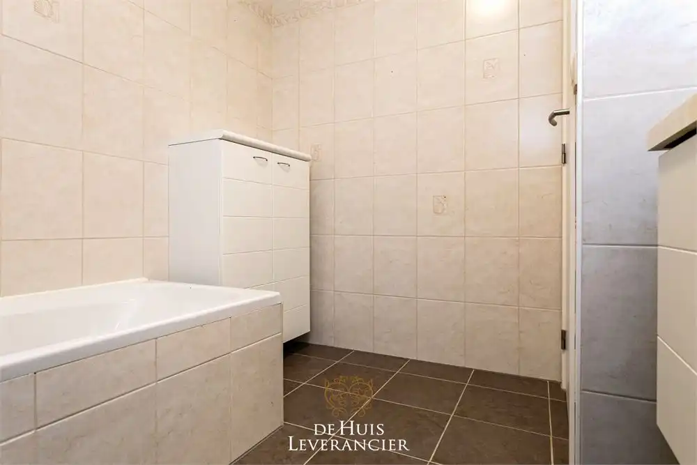 Energiezuinig modern appartement met lift en terras foto 12