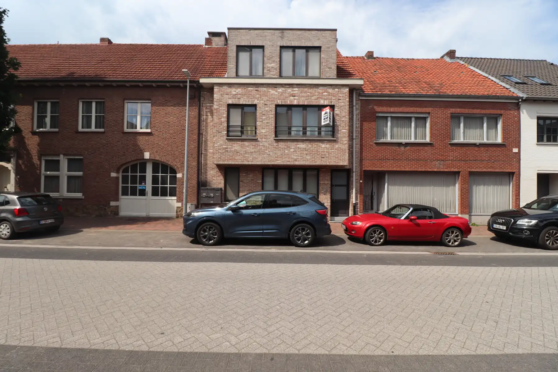 Appartement op de 1ste verdieping met garageplaats in garagegebouw foto {{pictureIndex}}
