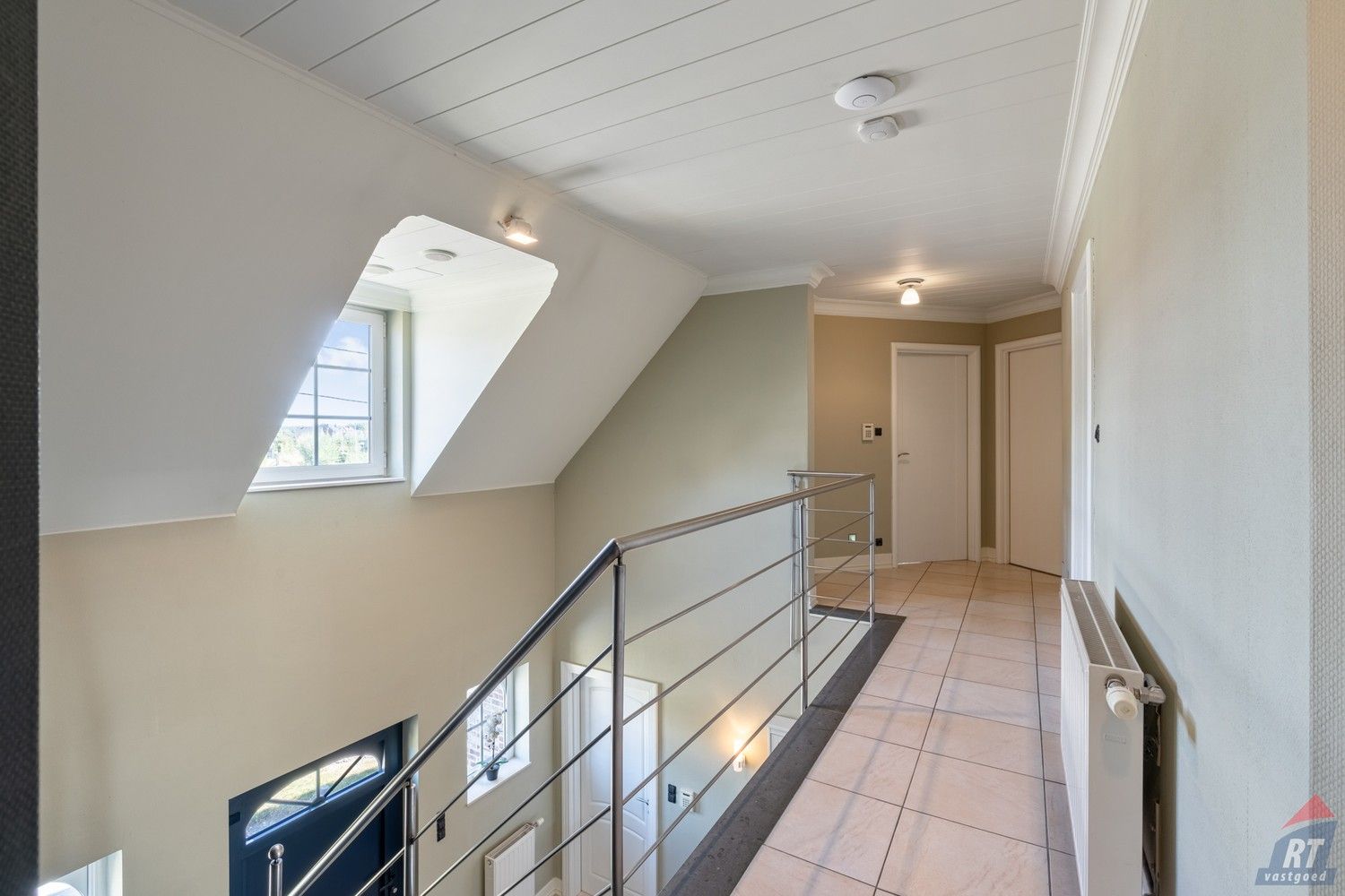 Prachtige, instapklare gezinswoning met topvoorzieningen en 4-5 slaapkamers foto 17
