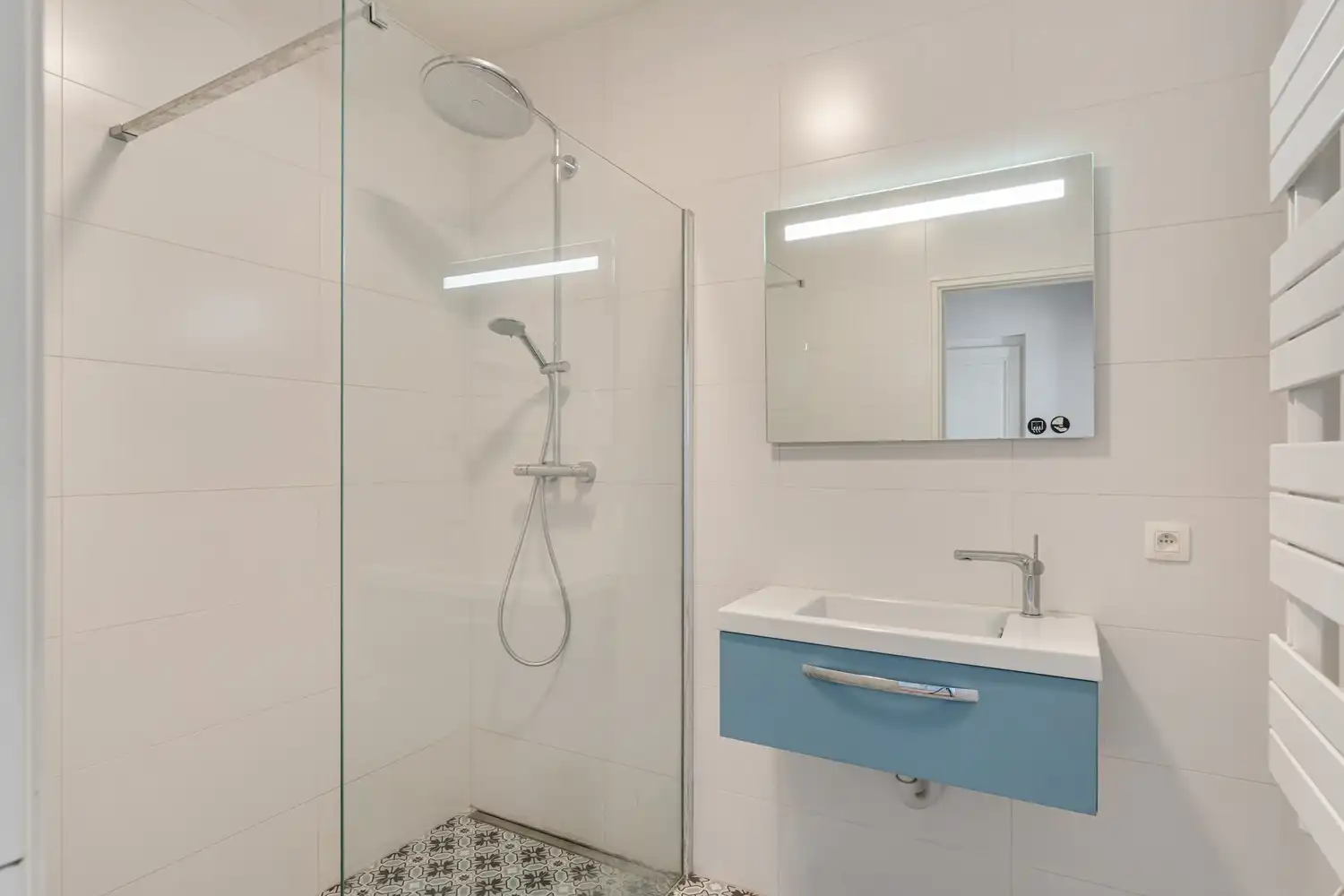 Woning met aparte praktijkruimte(opslagruimte) op strategisch gelegen locatie, instapklaar en energiezuinig! foto 13