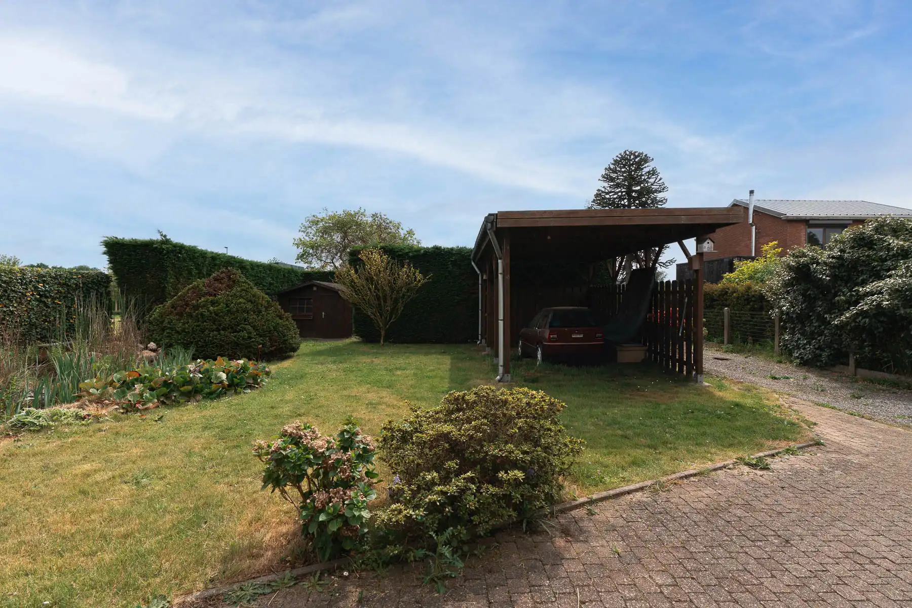 Gezellige, te renoveren woning met leuke tuin op toplocatie  foto 26