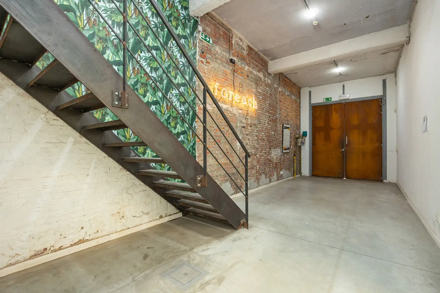 Instapklaar kantoorgebouw te koop in Merksem foto 15