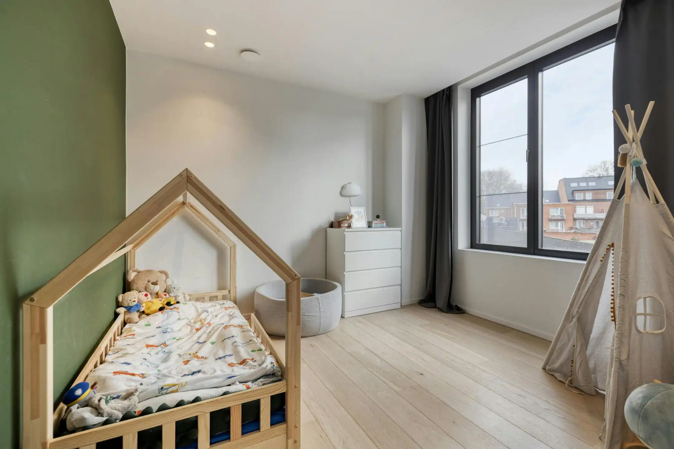 Luxueuze stadswoning met 5 slaapkamers en twee badkamers in Runkst foto 17