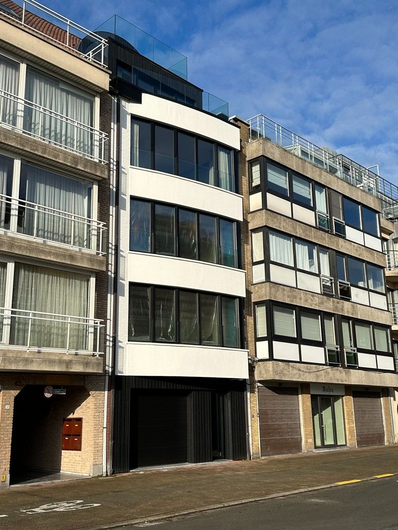 Prachtig gerenoveerd penthouse appartement heel goed gelegen vlakbij de zee en de winkels. foto 4