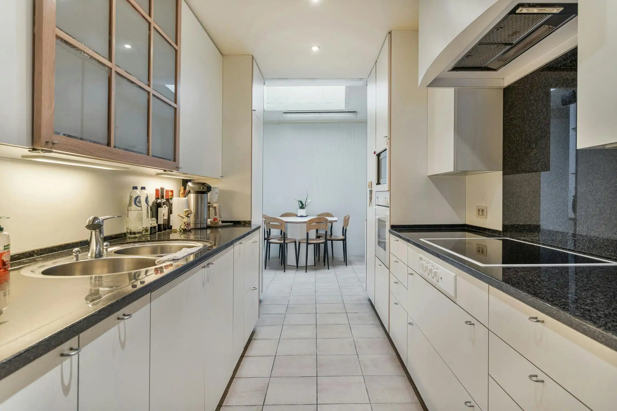 Centrumwoning met handelsruimte te koop in Beveren-Leie foto 2