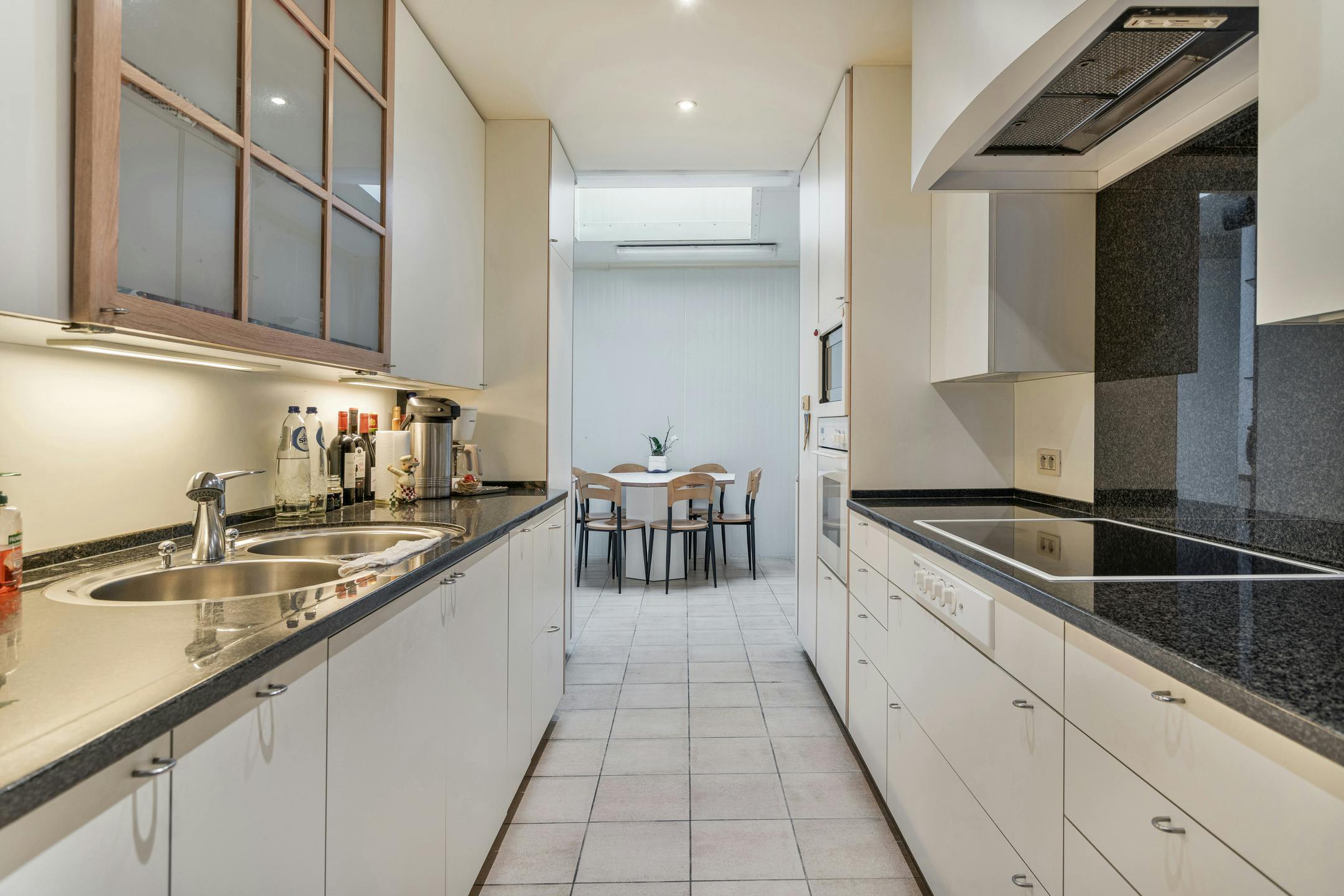 Centrumwoning met handelsruimte te koop in Beveren-Leie foto 2