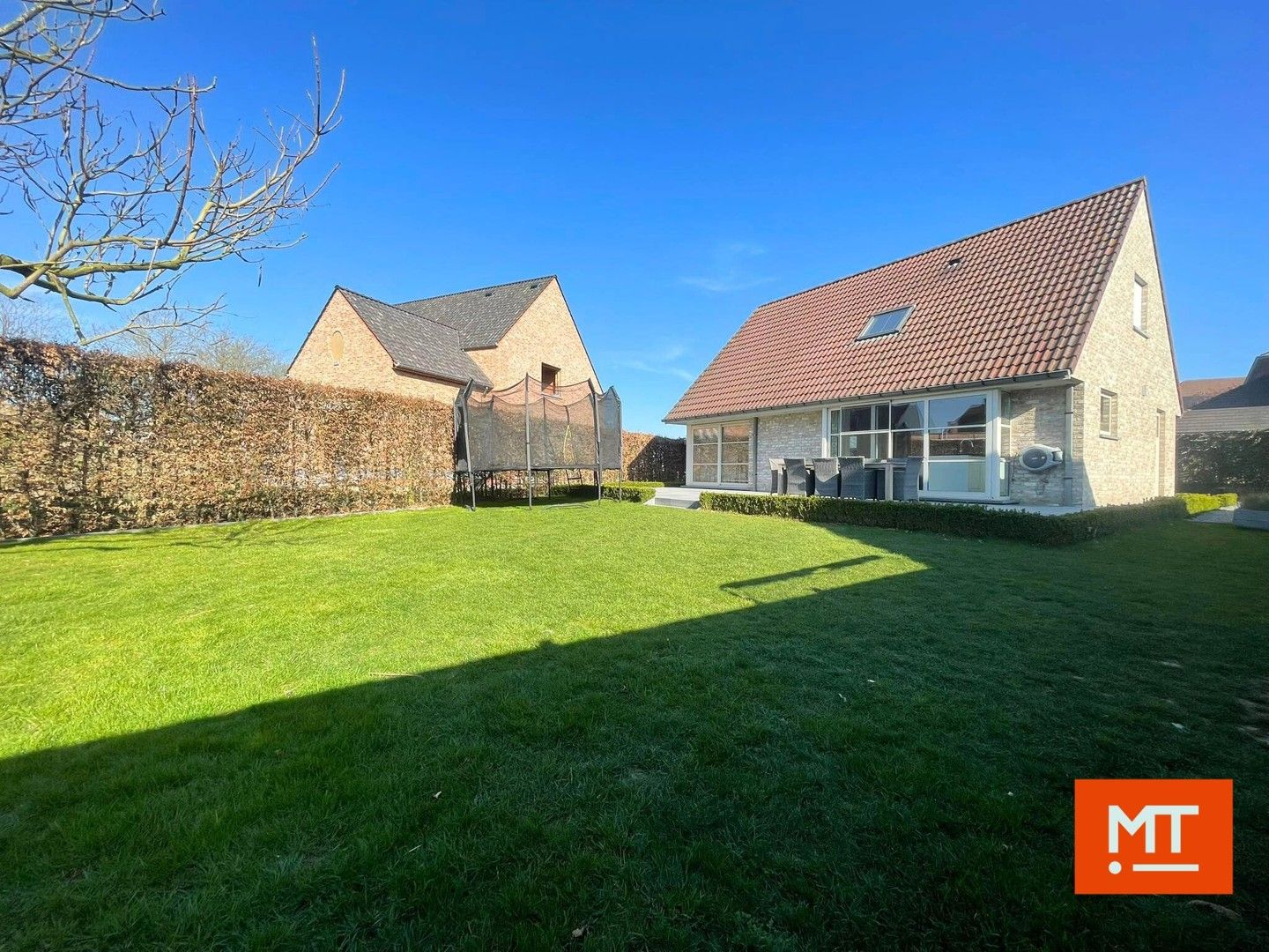 Residentieel gelegen villa met 3 slaapkamers, Zuidgerichte tuin en carport in Passendale foto {{pictureIndex}}