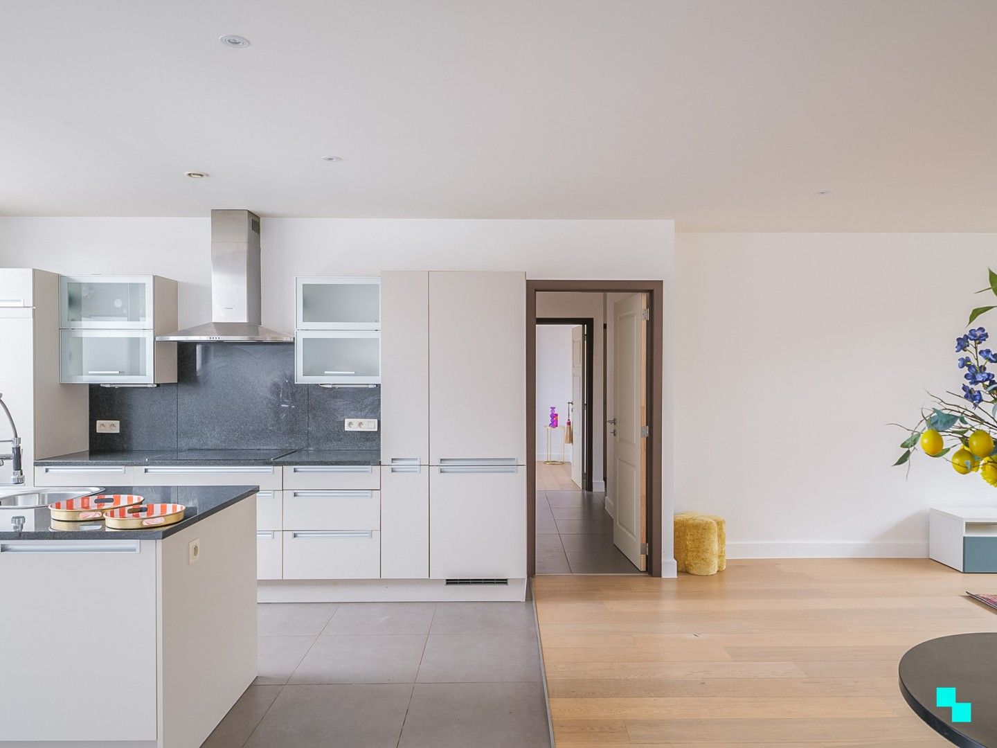 Gelijkvloers appartement met twee slaapkamers te Merelbeke dorp foto {{pictureIndex}}