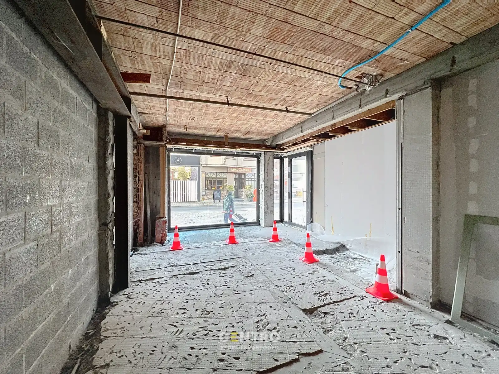 Casco handelsgelijkvloers (± 175m²) met stockruimte (±90m²), verdere afwerking in onderling overleg! foto 7