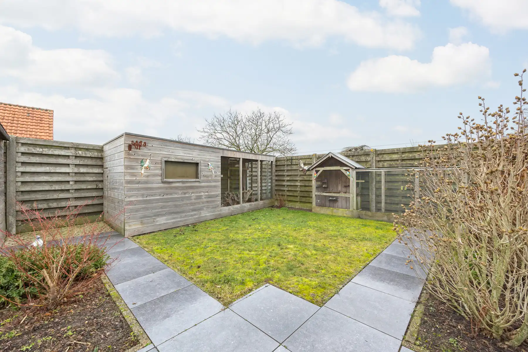 Gedeeltelijk gerenoveerde laagbouwwoning op perceel van ca. 1.516m². foto 19