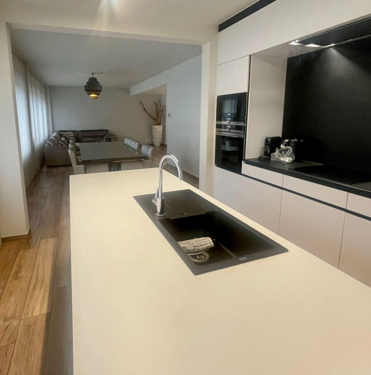 Luxe appartement (206m2) met 4 slaapkamers foto 13