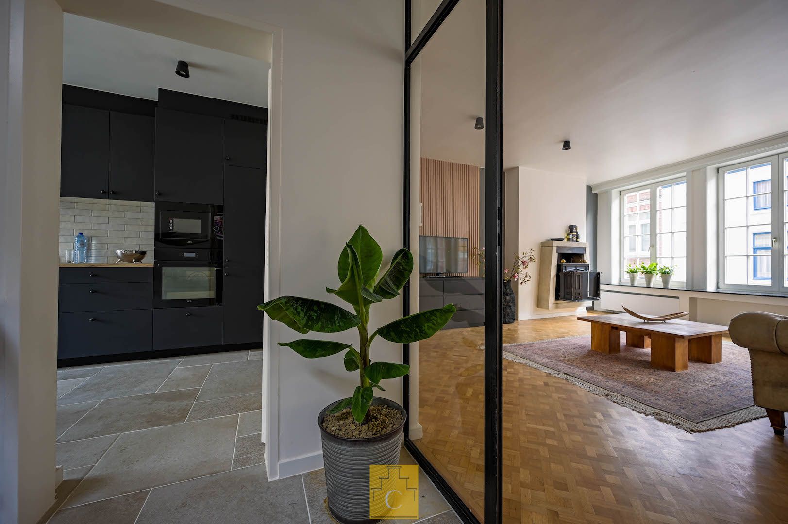 perfect gelegen pas gerenoveerde stadswoning - 340 m2 vloeroppervlakte - met garage, tuin en extra terras op het verdiep foto 15