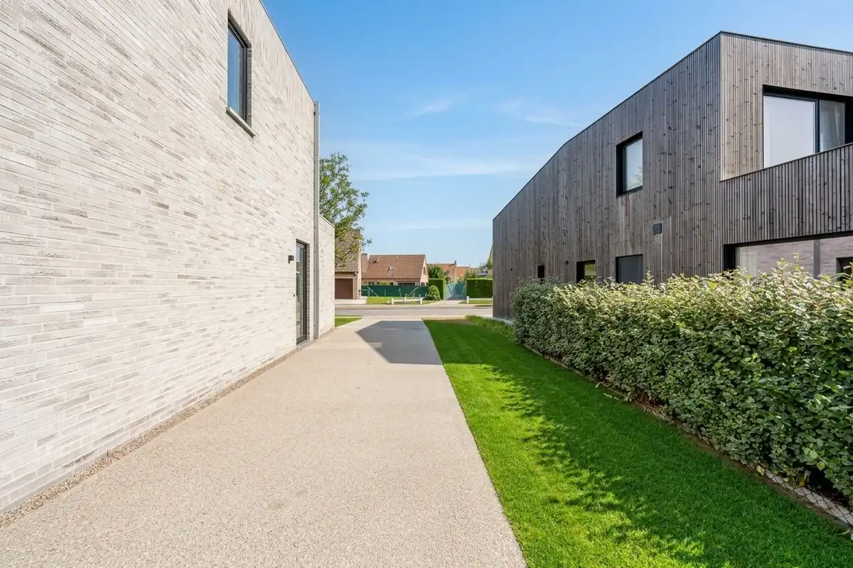 VOLLEDIG AFGEWERKTE MODERNE OPEN NIEUWBOUWWONING TE OOSTDUINKERKE foto 4