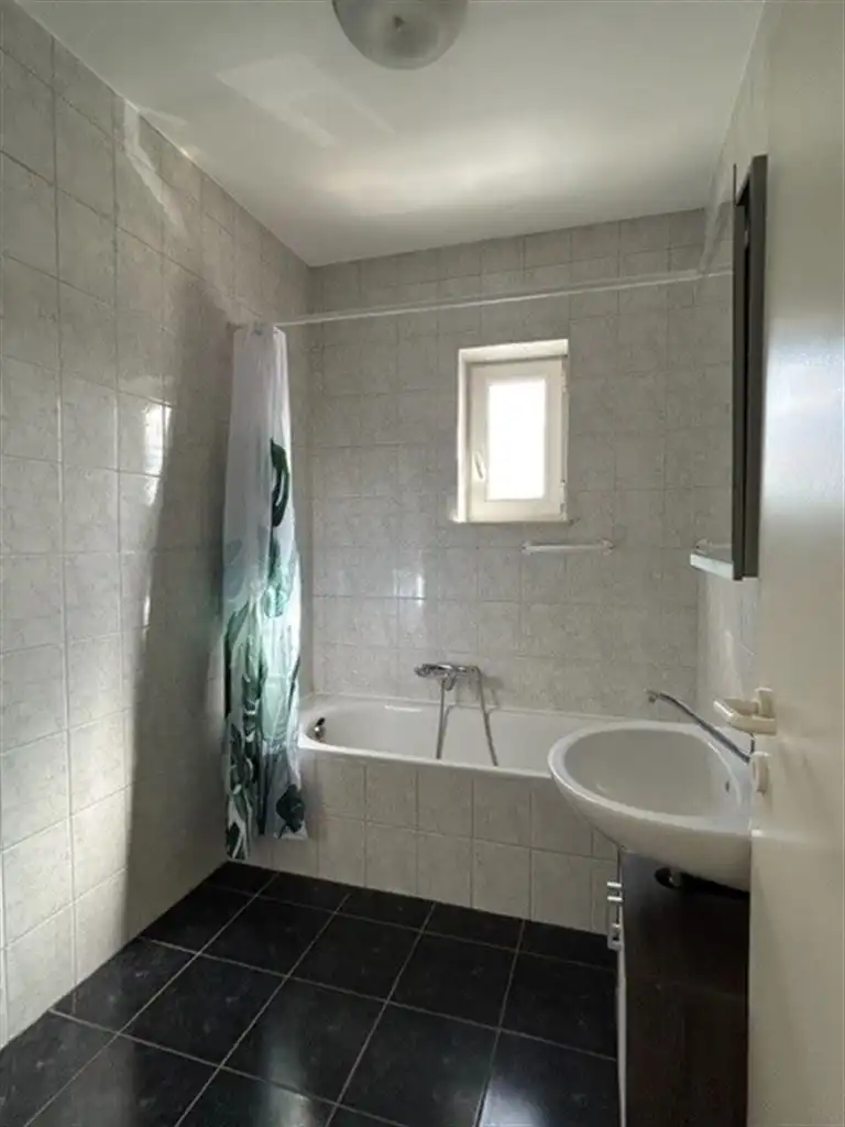 Gezellig appartement met 1 slaapkamer en carport. foto 7