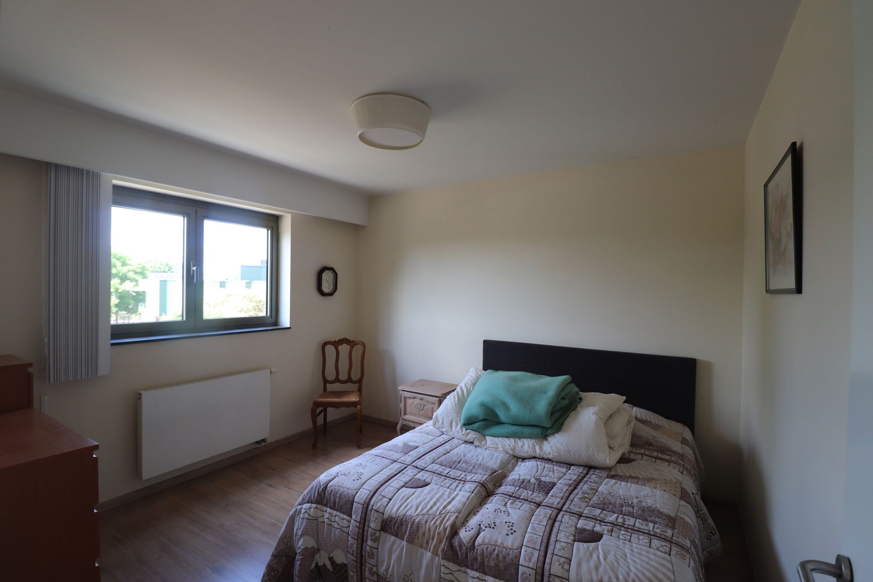 Een appartement met 2 slaapkamers, terras en autostaanplaats in het centrum van Merksplas. foto 11
