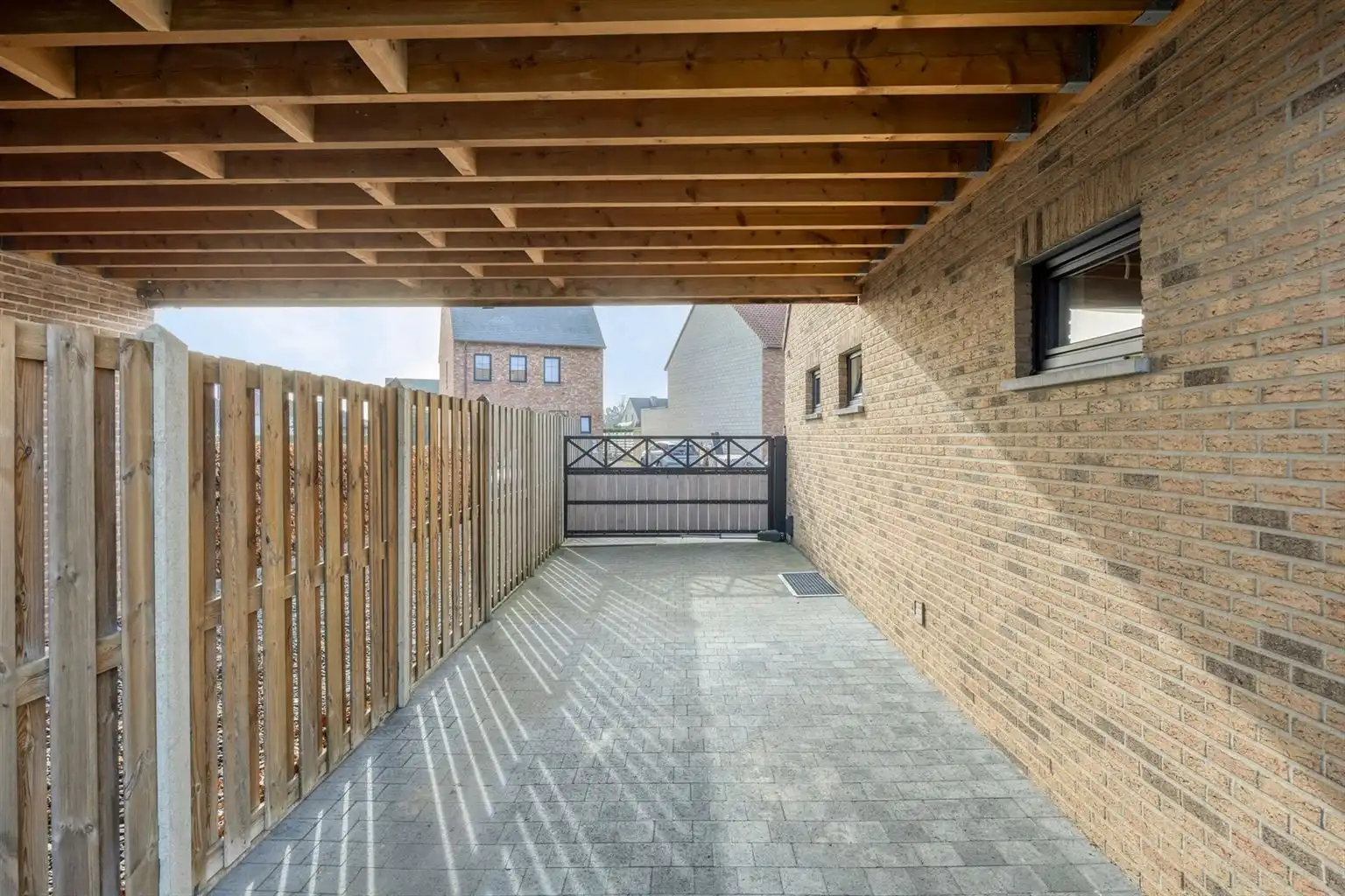 Vrijstaande woning met 3 slaapkamers, inpandige garage, omheinde tuin en zonnepanelen, zeer rustig gelegen in het landelijke Molenbeersel. foto 35