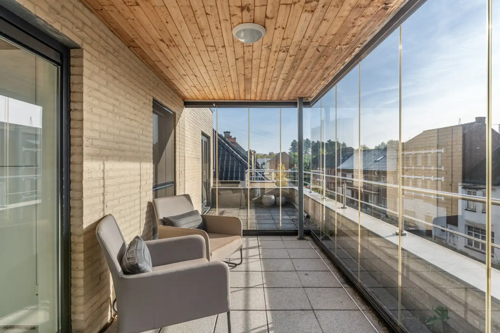 Exclusief penthouse met ruim terras, 2 slpk, extra brede autostaanplaats, centrum Houthalen foto 17