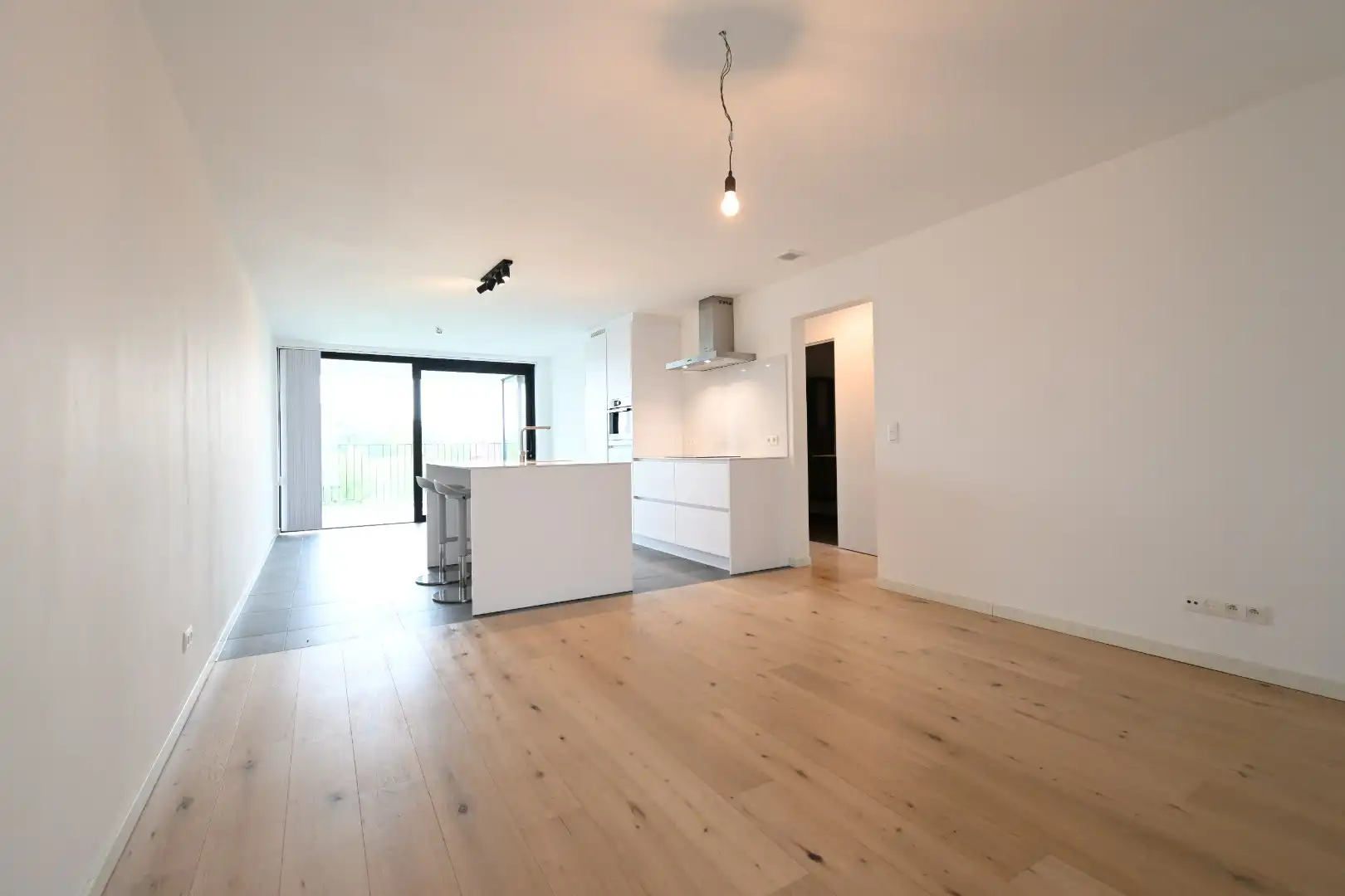 Knap recent appartement met 2 slaapkamers en mooi uitzicht + autostandplaats foto 25