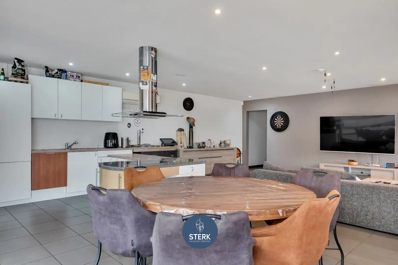 VEELZIJDIG INDUSTRIEPAND MET INSTAPKLAAR APPARTEMENT TE MAASMECHELEN ! foto 3