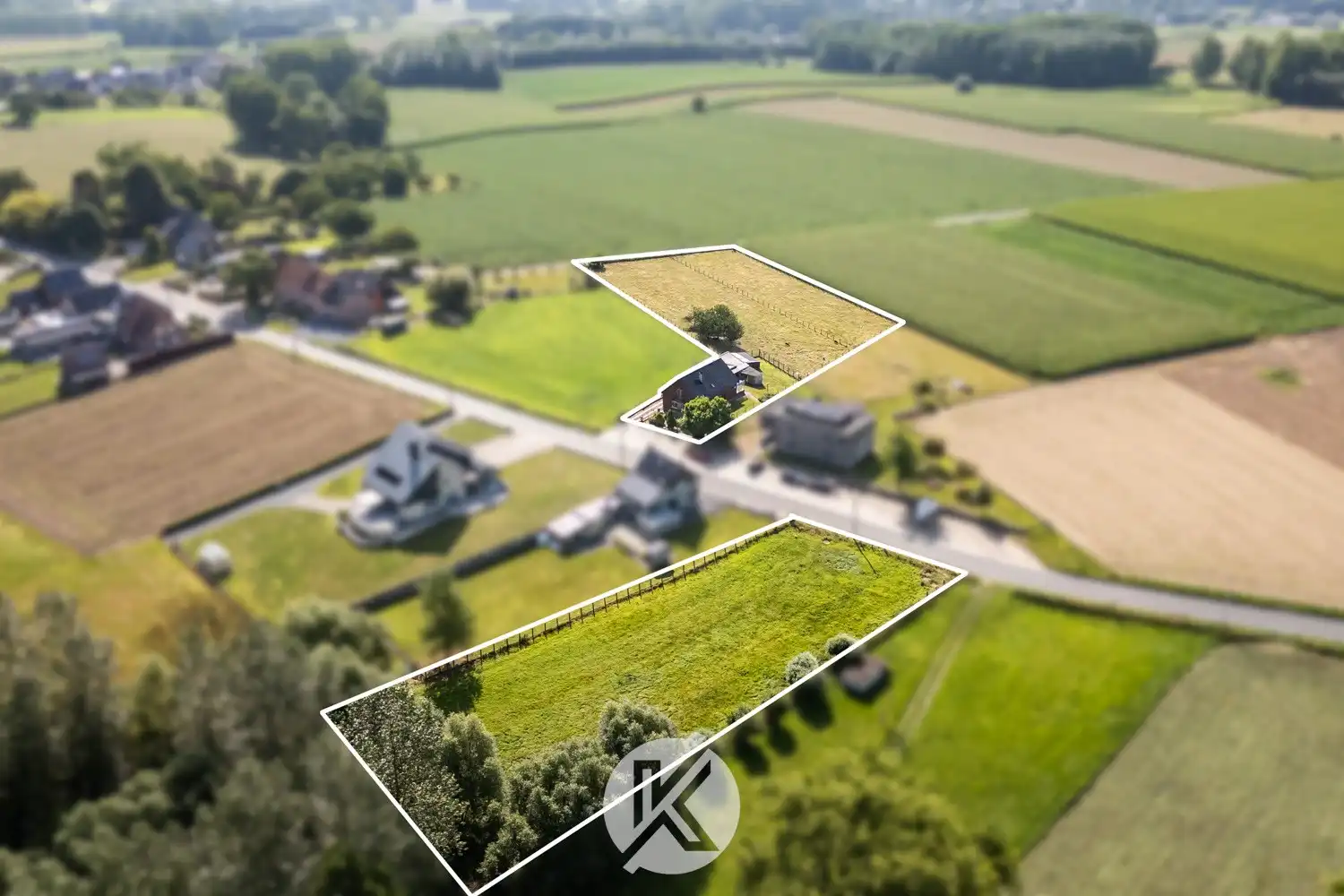 Robuuste woning met omliggende weides foto 2